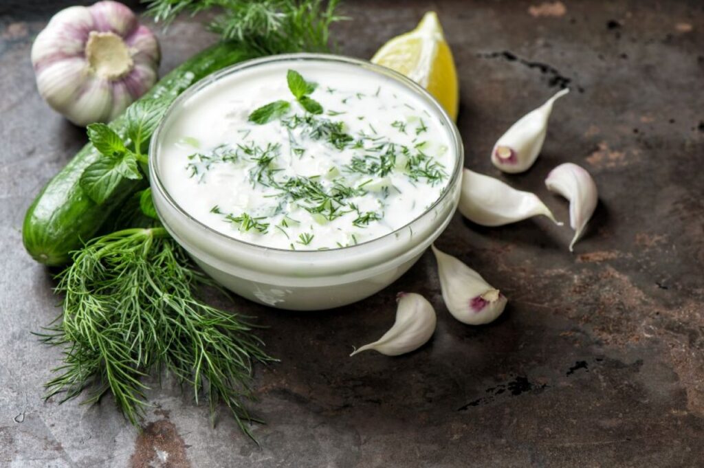 alt="Вкусо-ароматическая добавка Сметана с зеленью для производства чипсов, сухариков и снеков"